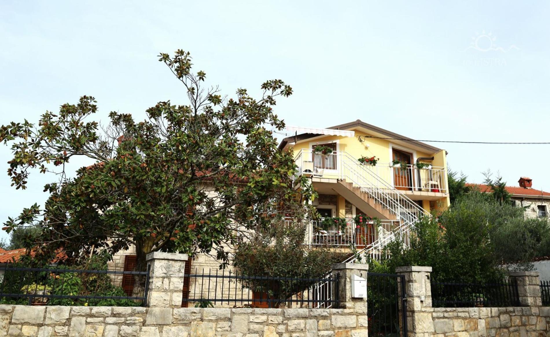 Gostinjska kuća Mara House With 3*